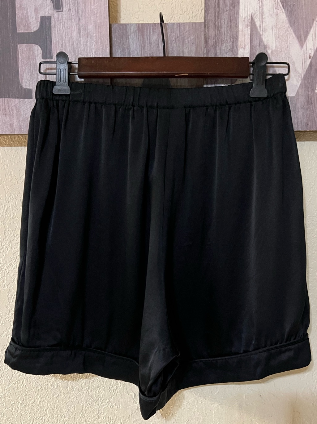 Fishers Finery Black Silk Pajama Bottom Shorts, Size M